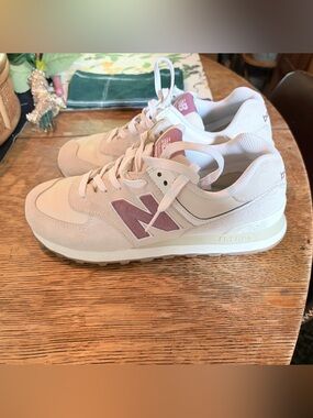 New Balance Women's Sneakers in Light Pink with Mauve Logo